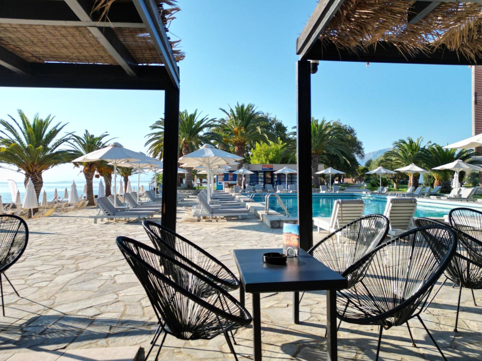 Long Beach Hotel & Resort Longos  Exteriér fotografie