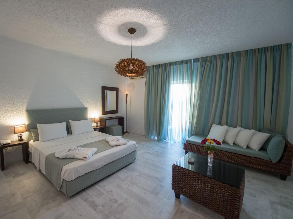 Long Beach Hotel & Resort Longos  Exteriér fotografie
